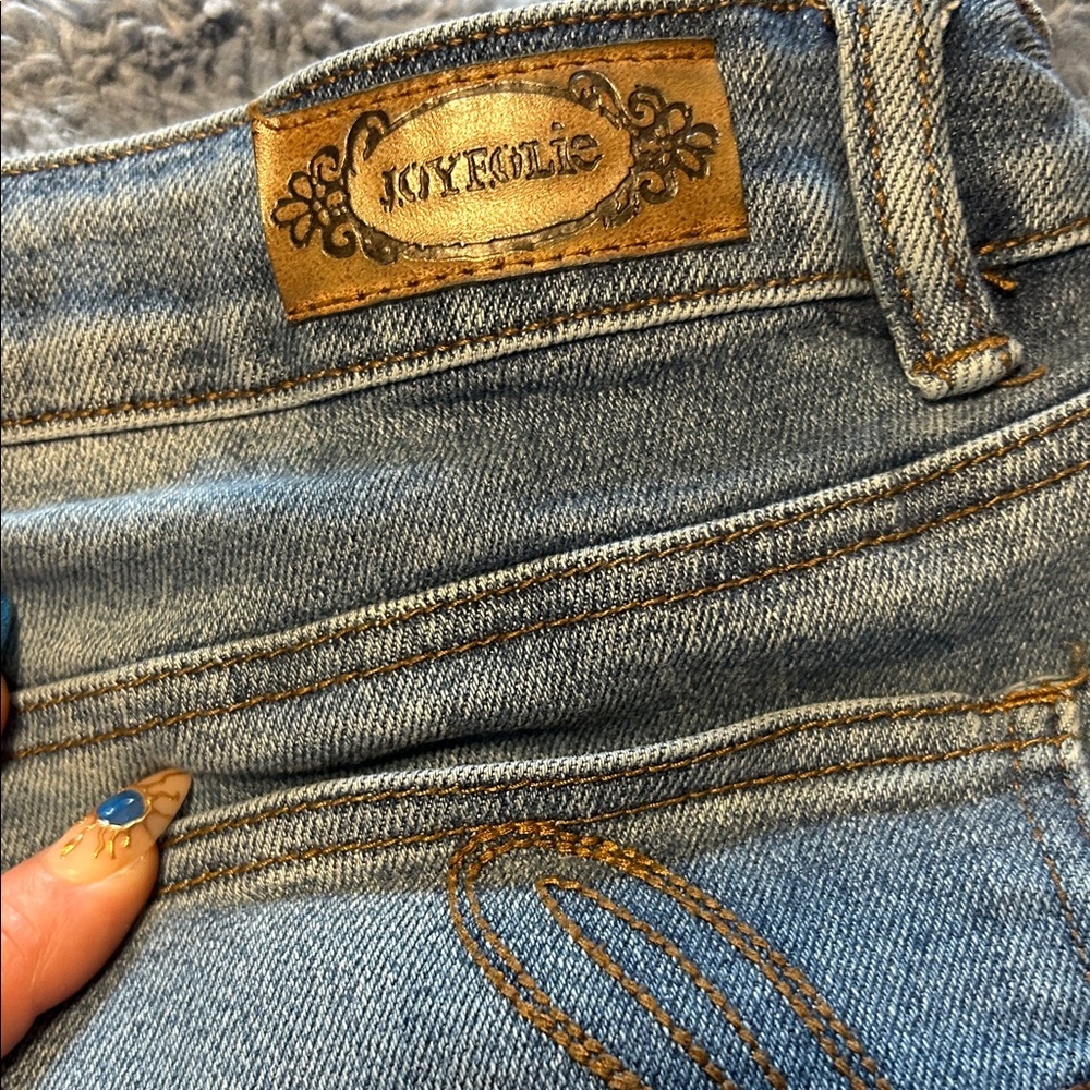 Trendy Distressed Gray Skinny Jeans - Picture 6 of 9